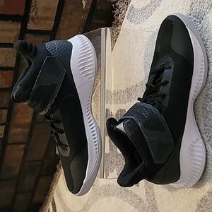 Adidas Explosive Bounce  Midtop Basketball shoes 6.5 mens athletic